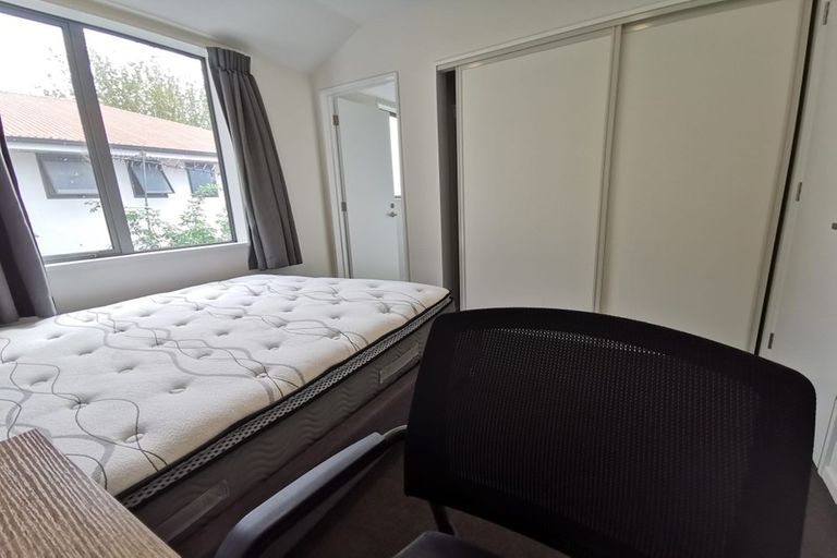 Photo of property in 2/2 Montana Avenue, Ilam, Christchurch, 8041