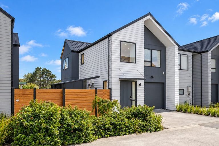 Photo of property in 150 Vintry Drive, Kumeu, 0810