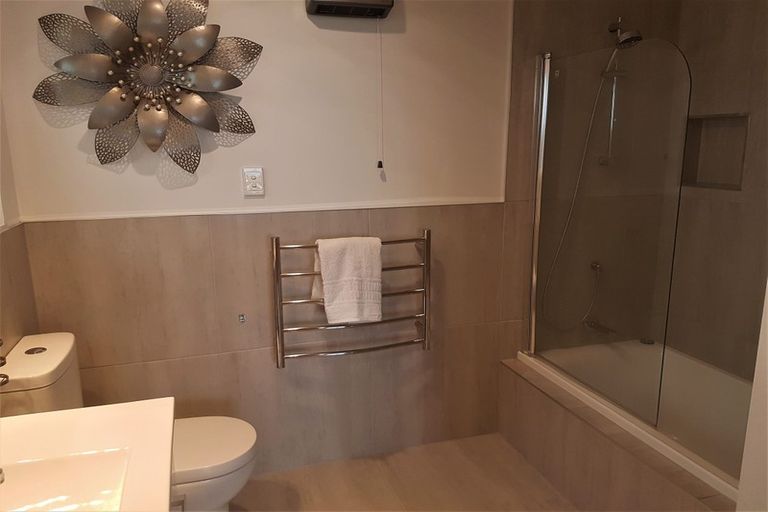 Photo of property in 4b Hillcrest Road, Orewa, 0931