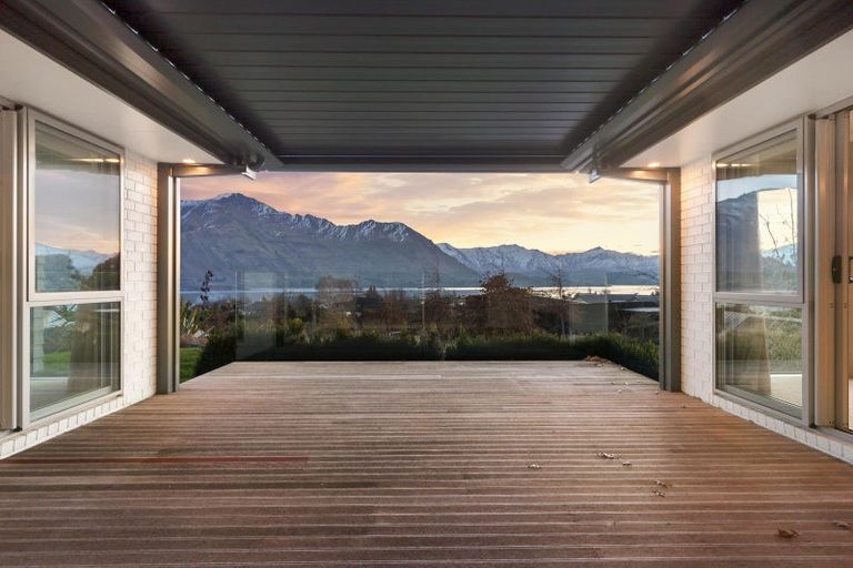 Photo of property in 16 Forest Heights, Wanaka, 9305