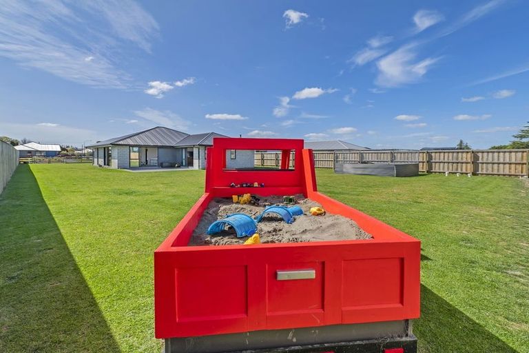 Photo of property in 9 Huntaway Lane, Dunsandel, 7682