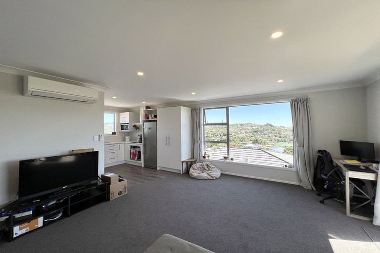 Photo of property in 20a Chetwode Grove, Newlands, Wellington, 6037