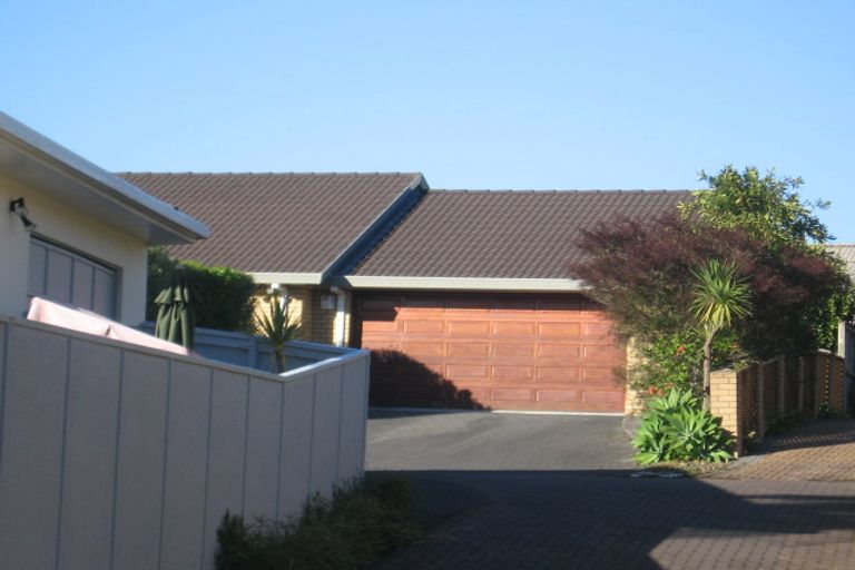 Photo of property in 21 Marguerita Place, West Harbour, Auckland, 0618
