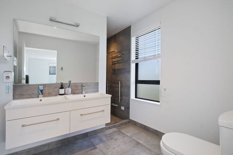 Photo of property in 15 Carder Court, Hobsonville, Auckland, 0618