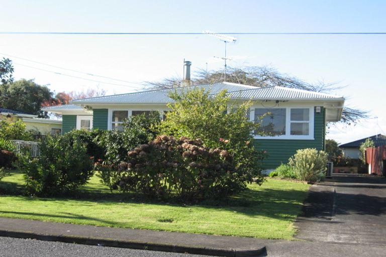 Photo of property in 2 Claymore Street, Manurewa, Auckland, 2102