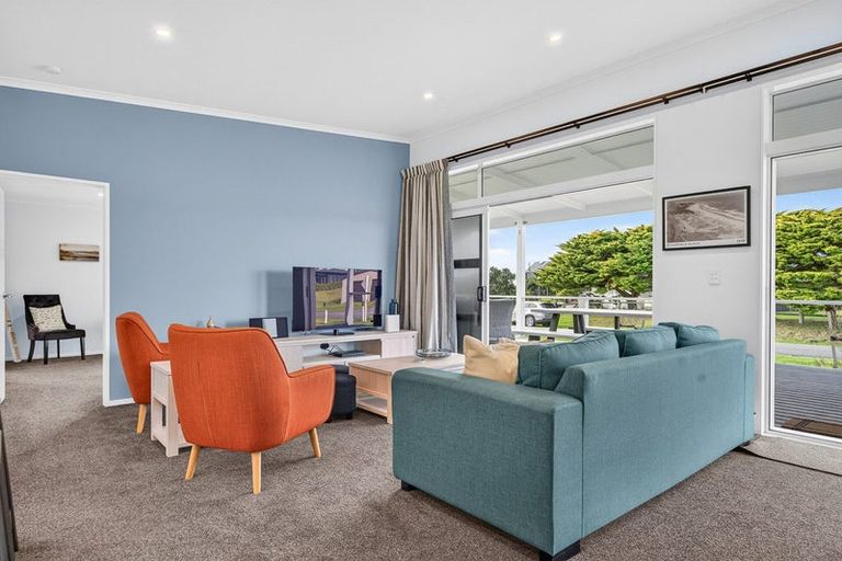 Photo of property in 4 Pinedale Crescent, Riversdale Beach, Masterton, 5872
