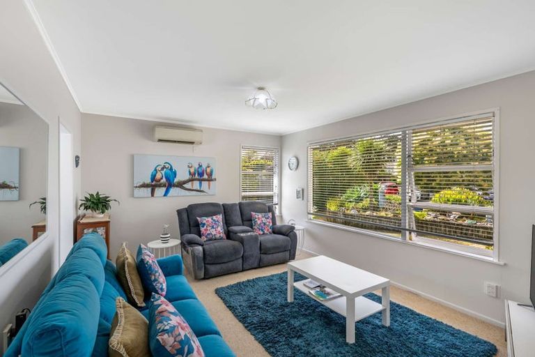 Photo of property in 32 Kirby Street, Glendene, Auckland, 0602