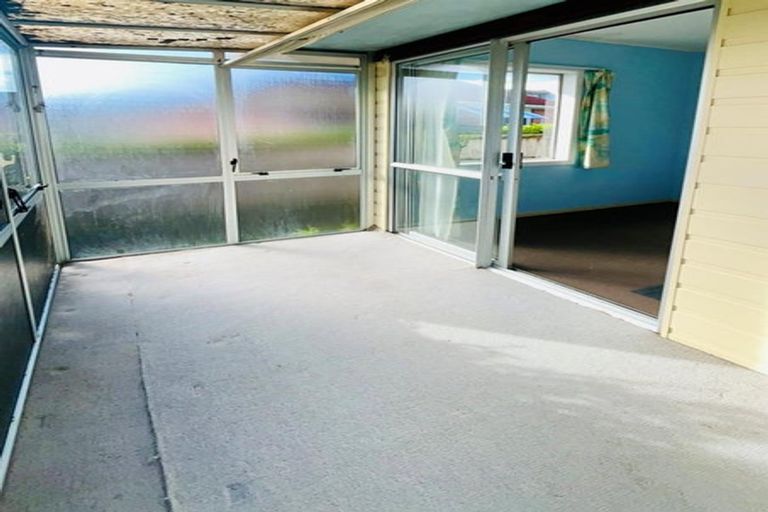 Photo of property in 29 Vodanovich Road, Te Atatu South, Auckland, 0610