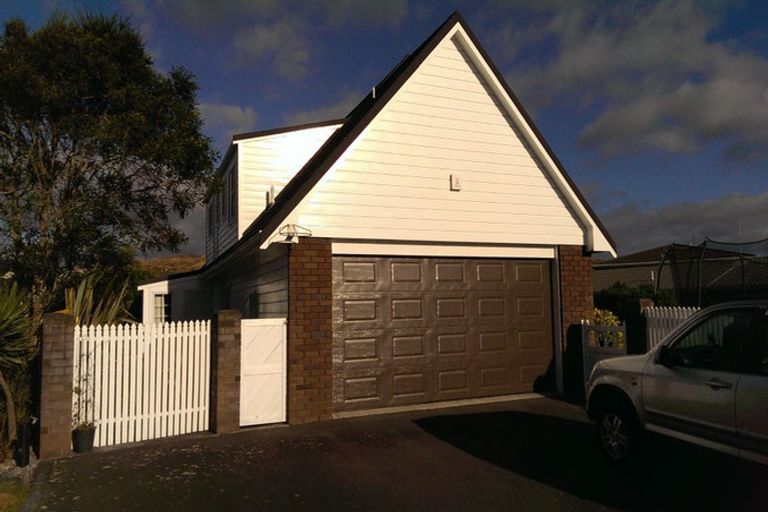 Photo of property in 22 Ronald Woolf Place, Churton Park, Wellington, 6037
