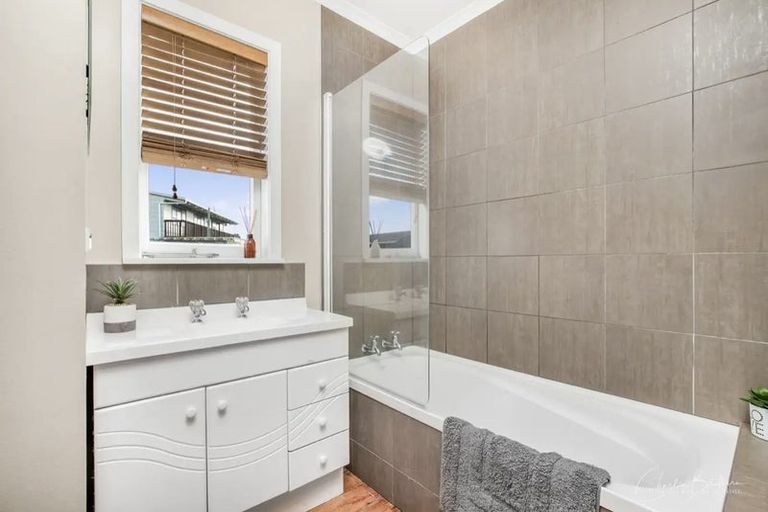 Photo of property in 1/27 Kelvin Road, Papakura, 2110