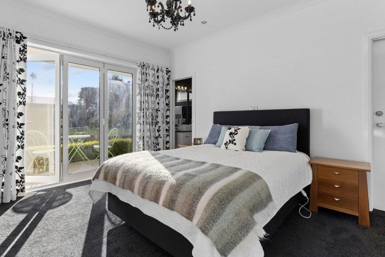 Photo of property in 25 Magnolia Rise, Waipahihi, Taupo, 3330