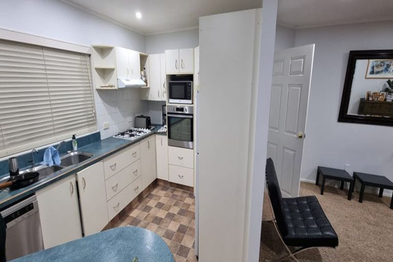 Photo of property in 11 Kotuku Drive, Paraparaumu Beach, Paraparaumu, 5032