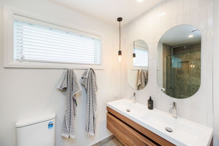 Photo of property in 6 Solitude Crescent, Kelvin Grove, 4414