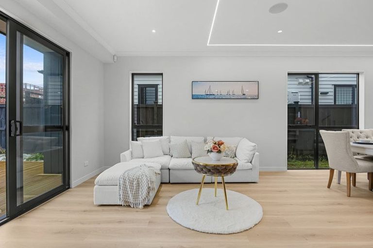 Photo of property in 39 Park Green Avenue, Rosehill, Papakura, 2113