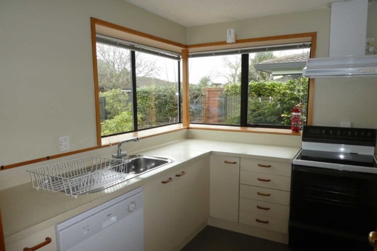 Photo of property in 2/32 Hanrahan Street, Upper Riccarton, Christchurch, 8041