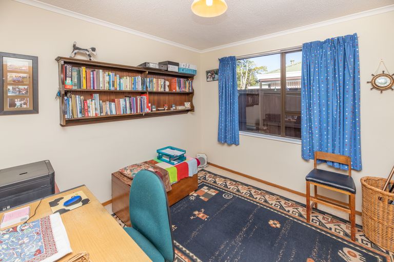 Photo of property in 2/9a Kingham Place, Avonhead, Christchurch, 8042