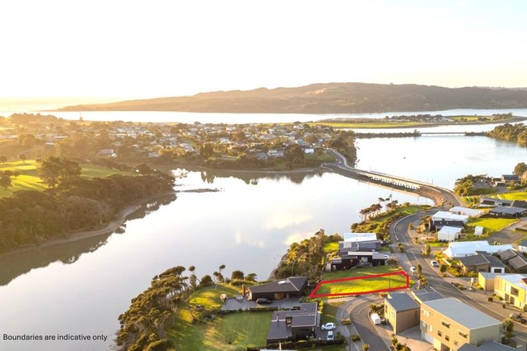 Photo of property in 2 Pekapeka Street, Raglan, 3225