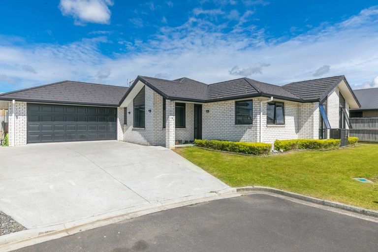 Photo of property in 12 Ruske Place, Grandview Heights, Hamilton, 3200