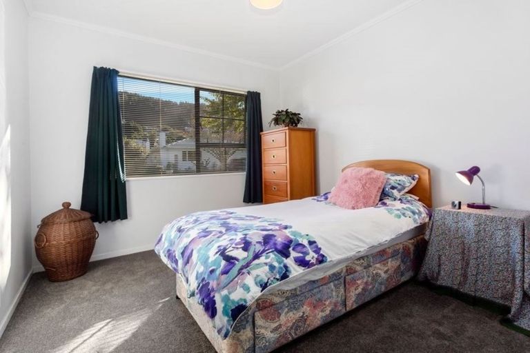 Photo of property in 16 Rossiter Street, Tawa, Wellington, 5028