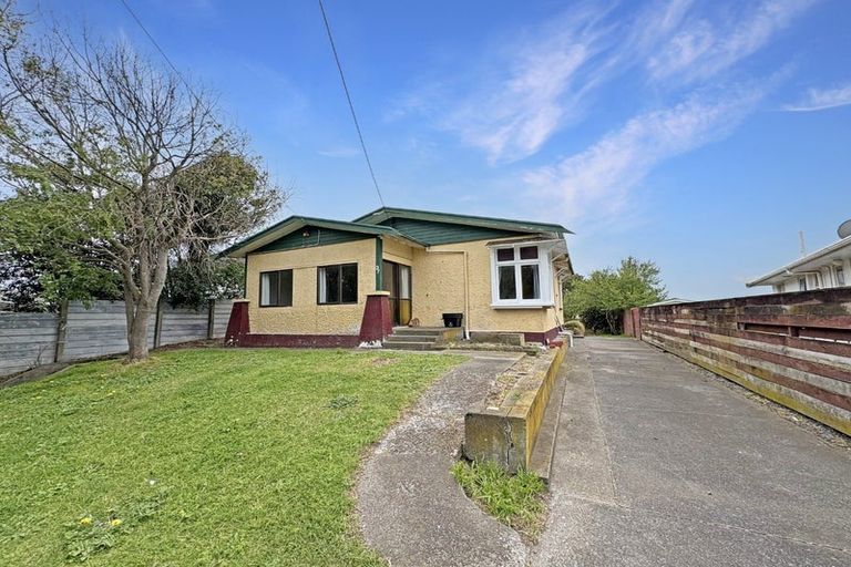 Photo of property in 37 Manuka Street, Castlecliff, Whanganui, 4501