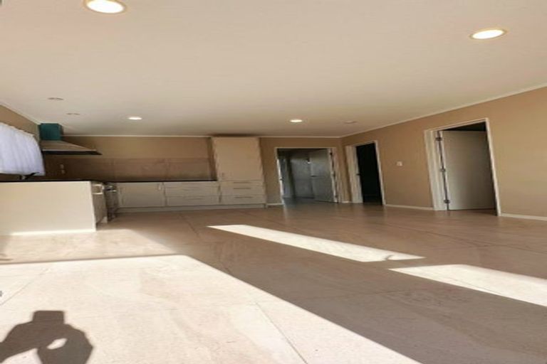 Photo of property in 60 Marine Parade, Mellons Bay, Auckland, 2014