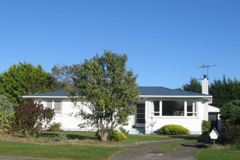 Photo of property in 16 Mazengarb Road, Paraparaumu Beach, Paraparaumu, 5032