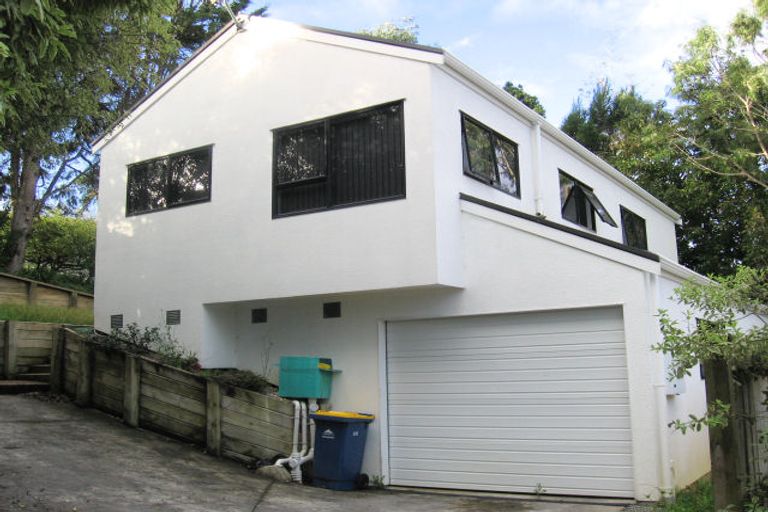 Photo of property in 2/35 Camrose Place, Glenfield, Auckland, 0629