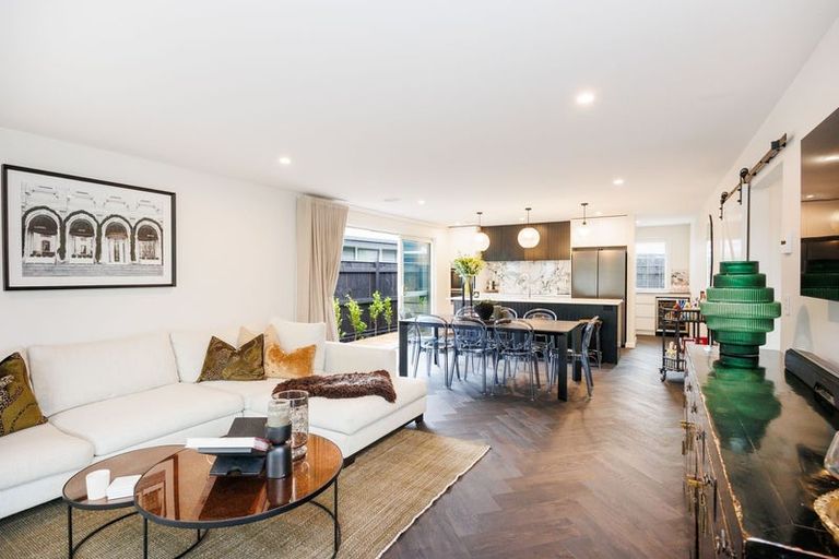 Photo of property in 6 Solitude Crescent, Kelvin Grove, 4414