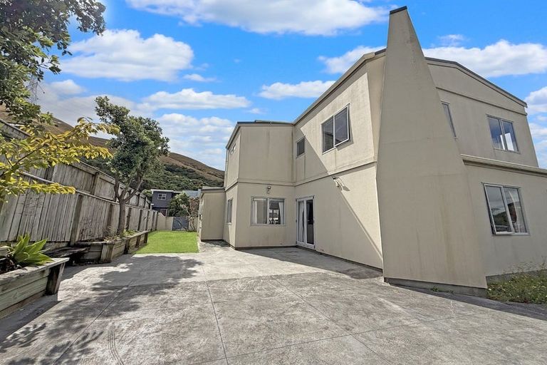 Photo of property in 5 Erlestoke Crescent, Churton Park, Wellington, 6037