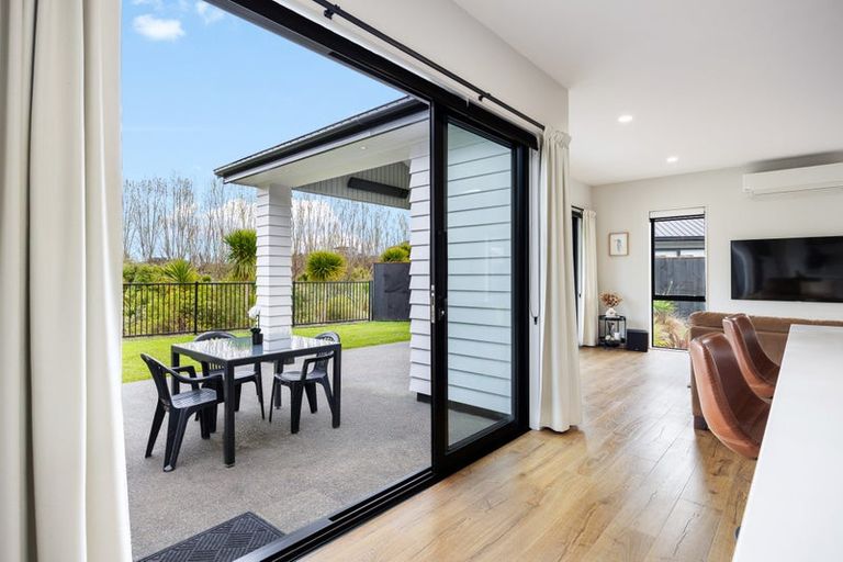Photo of property in 23 Vogwill Road, Kumeu, 0810