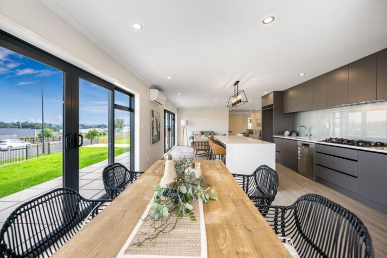 Photo of property in 18 Okohaka Avenue, Glenbrook, 2681