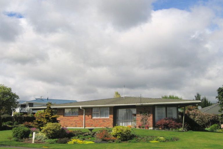 Photo of property in 17 Burton Place, Owhata, Rotorua, 3010
