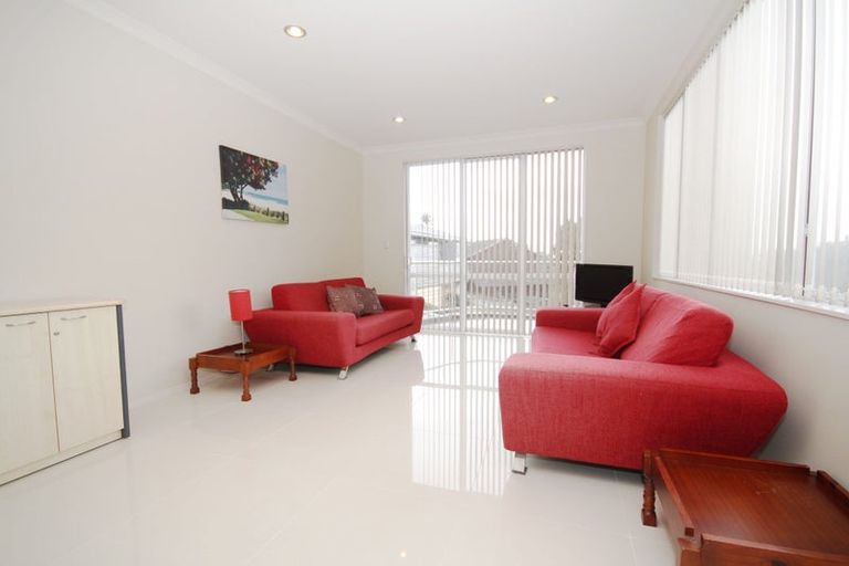 Photo of property in 97a Island Bay Road, Beach Haven, Auckland, 0626