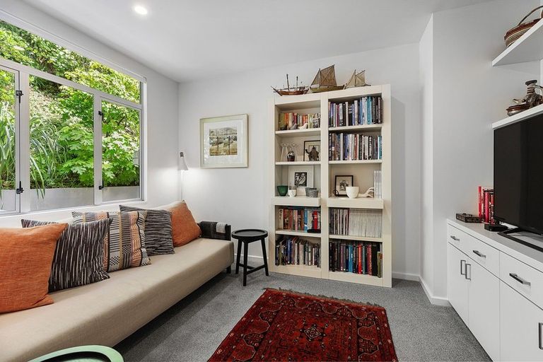 Photo of property in 2/363 Karaka Bay Road, Karaka Bays, Wellington, 6022