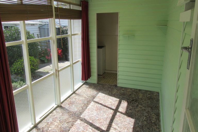 Photo of property in 16 Harris Street, Waimate, 7924