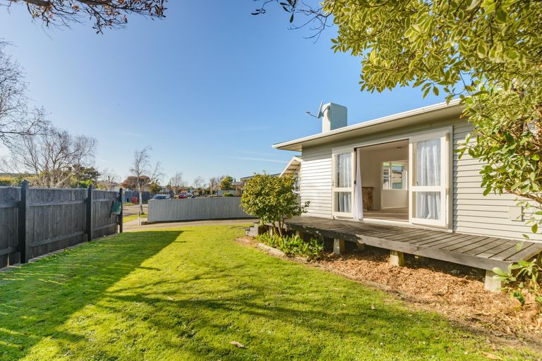 Photo of property in 24 Holdsworth Avenue, Milson, Palmerston North, 4414