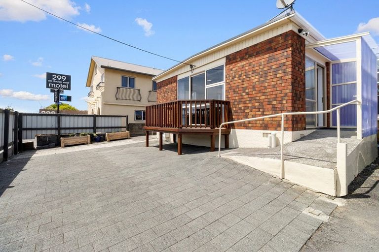 Photo of property in 303a Devon Street West, New Plymouth, 4310