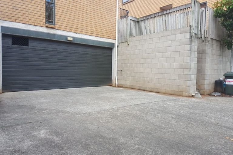 Photo of property in 1/58 Arran Road, Browns Bay, Auckland, 0630