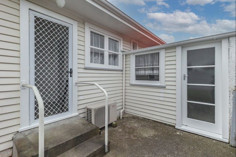 Photo of property in 9 Ely Place, Levin, 5510