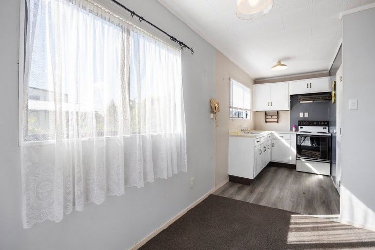 Photo of property in 35 Collins Road, Melville, Hamilton, 3206