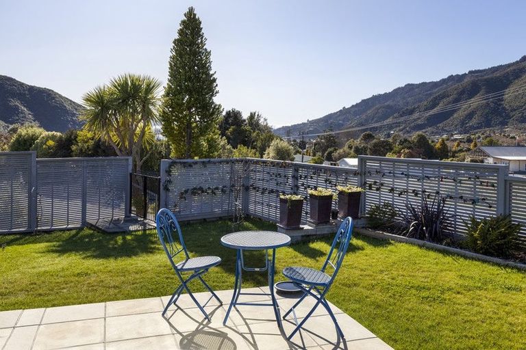 Photo of property in 10 Admiralty Place, Waikawa, Picton, 7220