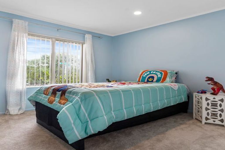 Photo of property in 18 Brittas Place, East Tamaki, Auckland, 2016