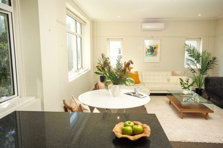 Photo of property in Fountain Court, 13/48 Oriental Parade, Oriental Bay, Wellington, 6011