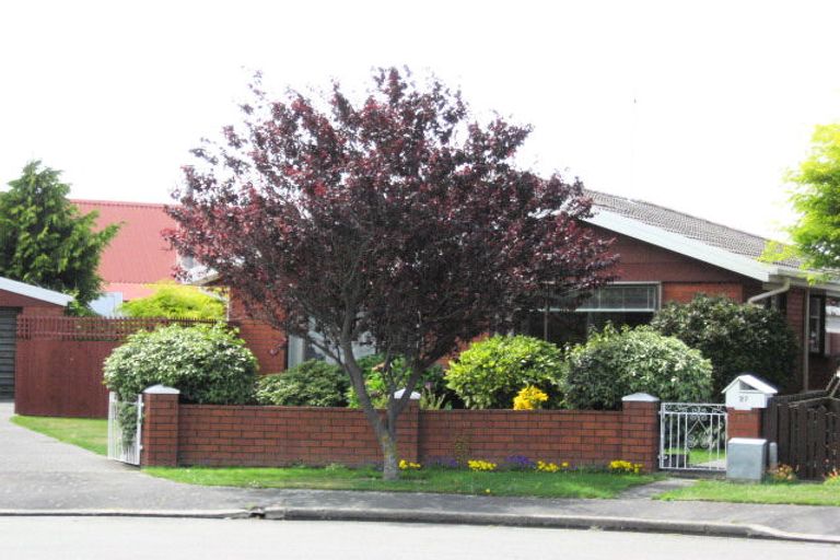 Photo of property in 27 Warner Place, Heathcote Valley, Christchurch, 8022