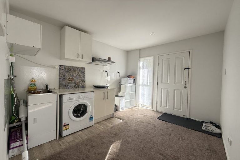 Photo of property in 471 East Coast Road, Murrays Bay, Auckland, 0630