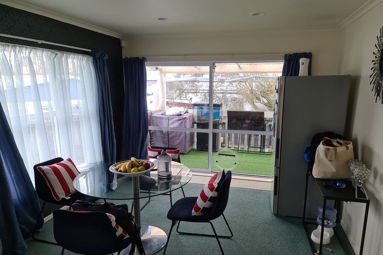 Photo of property in 2/13 Teviot Place, Totara Vale, Auckland, 0629