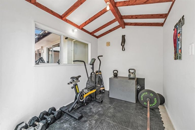 Photo of property in 10 Beauford Place, Parklands, Christchurch, 8083