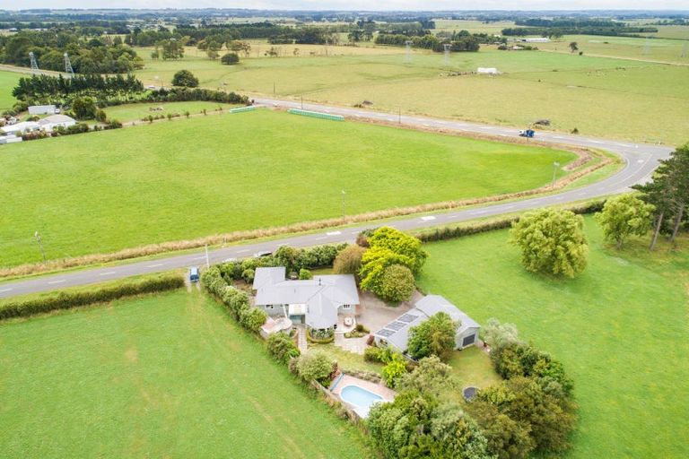 Photo of property in 17 Aranui Road, Kairanga, Palmerston North, 4475