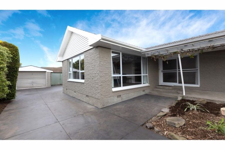 Photo of property in 18 Everest Street, Burnside, Christchurch, 8053