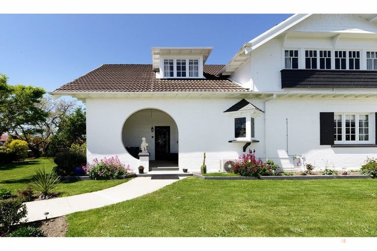 Photo of property in 17 Rhodes Street, Waimate, 7924